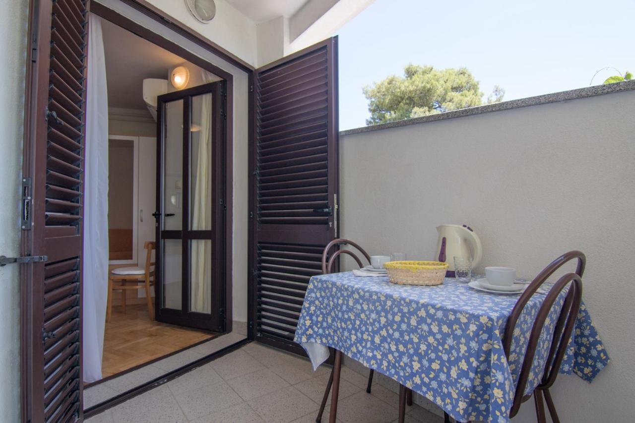 Apartmani Dekanic Krk Krk Town Exterior foto