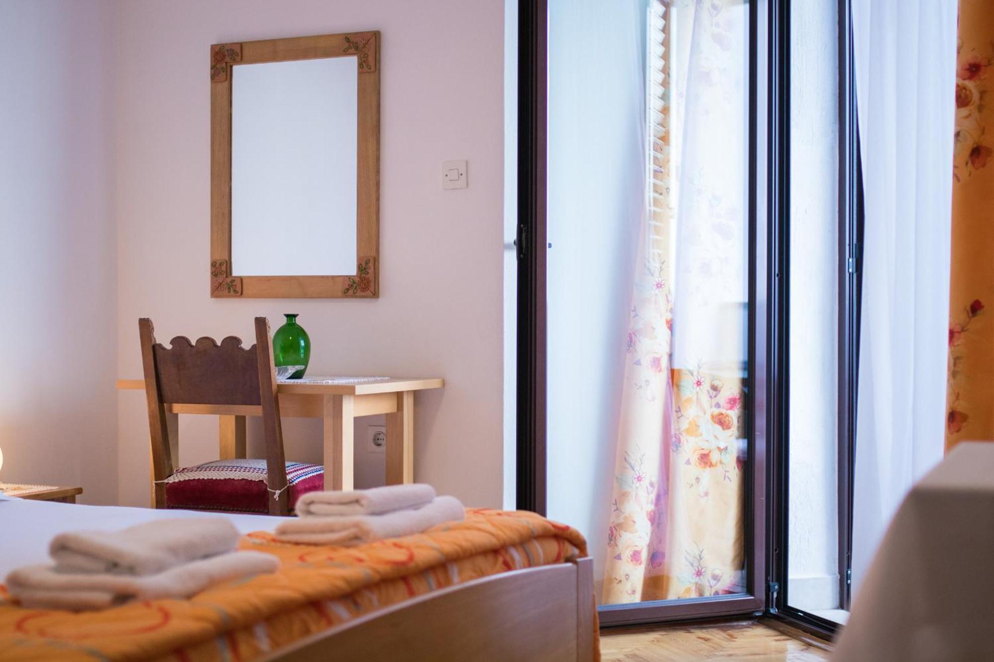 Apartmani Dekanic Krk Krk Town Exterior foto