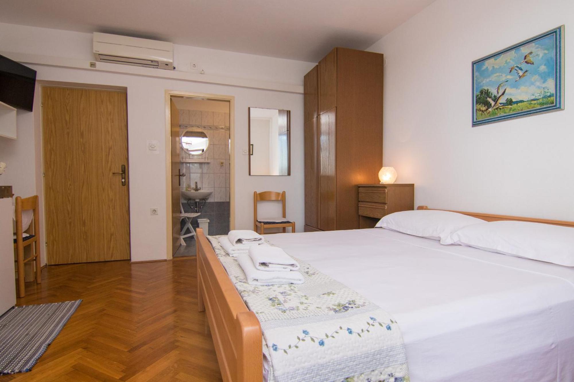 Apartmani Dekanic Krk Krk Town Exterior foto