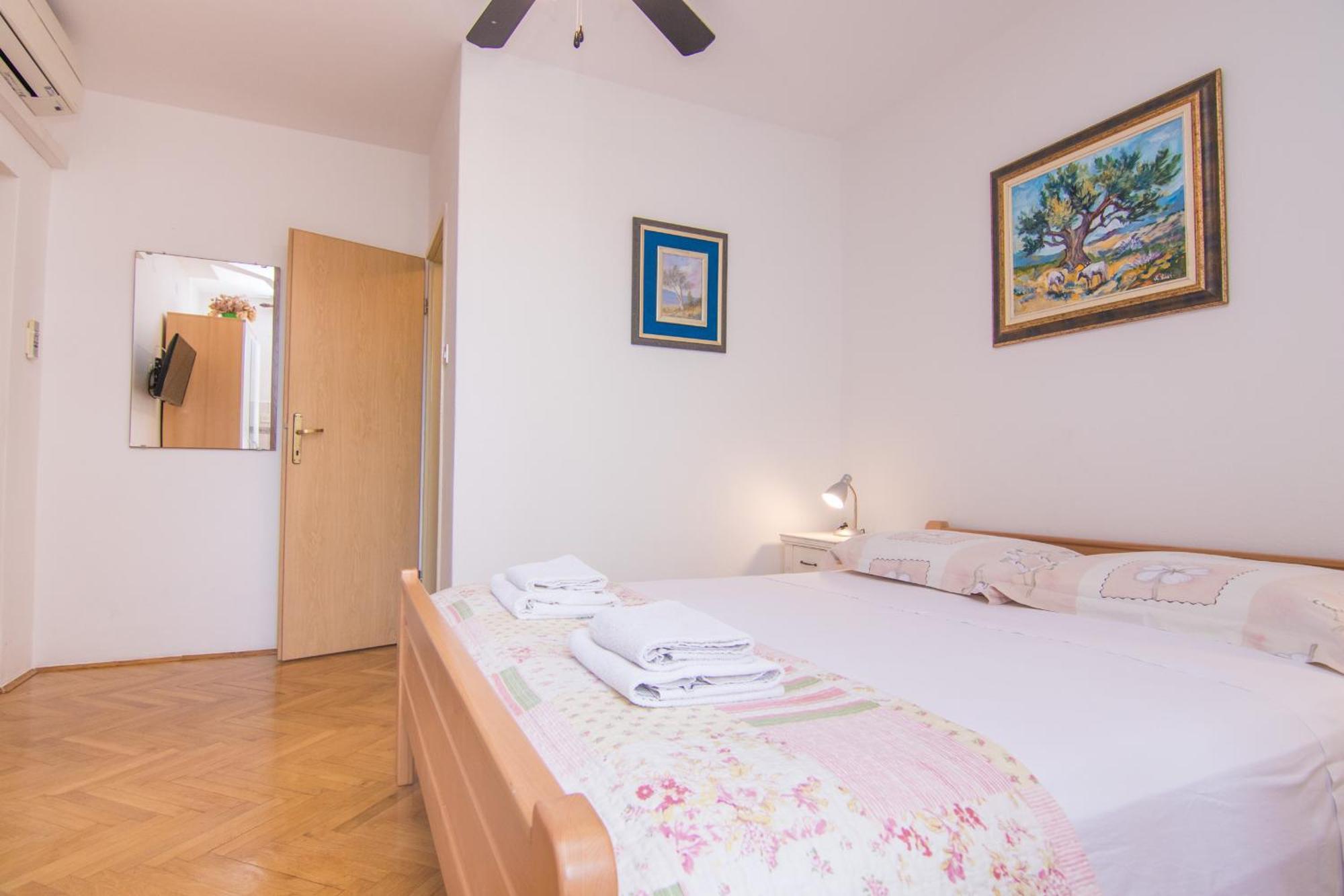 Apartmani Dekanic Krk Krk Town Exterior foto