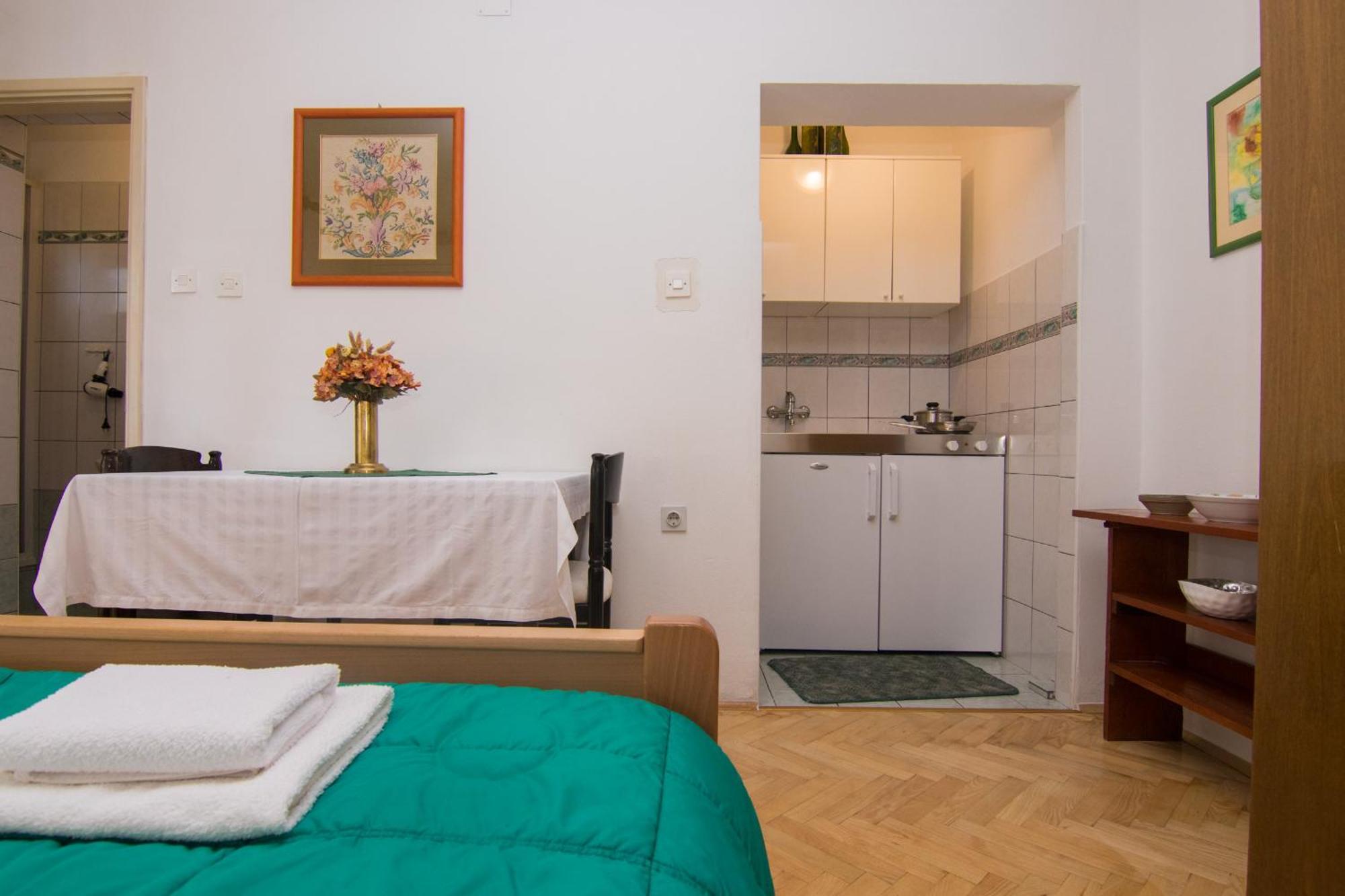 Apartmani Dekanic Krk Krk Town Exterior foto